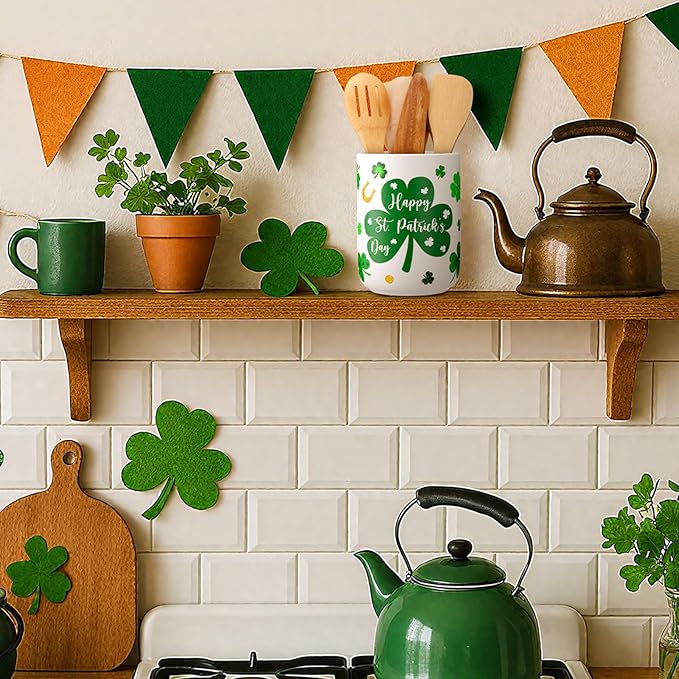 Qinyoung 6.3'' St. Patrick's Day Ceramic Utensil Holder Kitchen Decoration Irish Shamrock Decoration Spring St. Patrick's Green Utensil Holder Shamrock Utensils Crock for Farmhouse Indoor Kitchen Gift